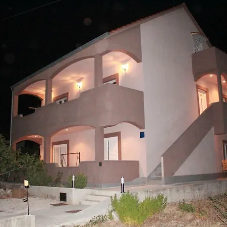Apartment Andela Vinisce